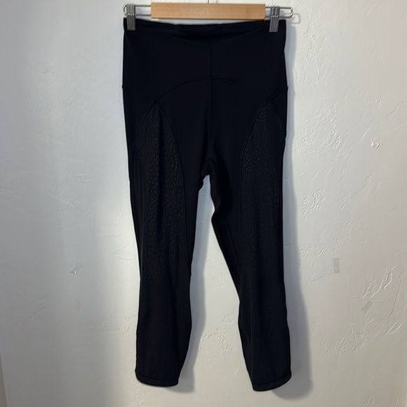 Lululemon black v waistband 7/8 length leggings 8 - Picture 1 of 9